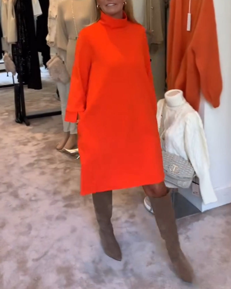 Einfarbiges freizeitkleid mit rollkragen