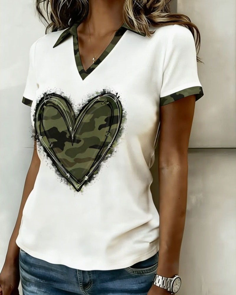 T-Shirt Reverskragen Camouflage Herz