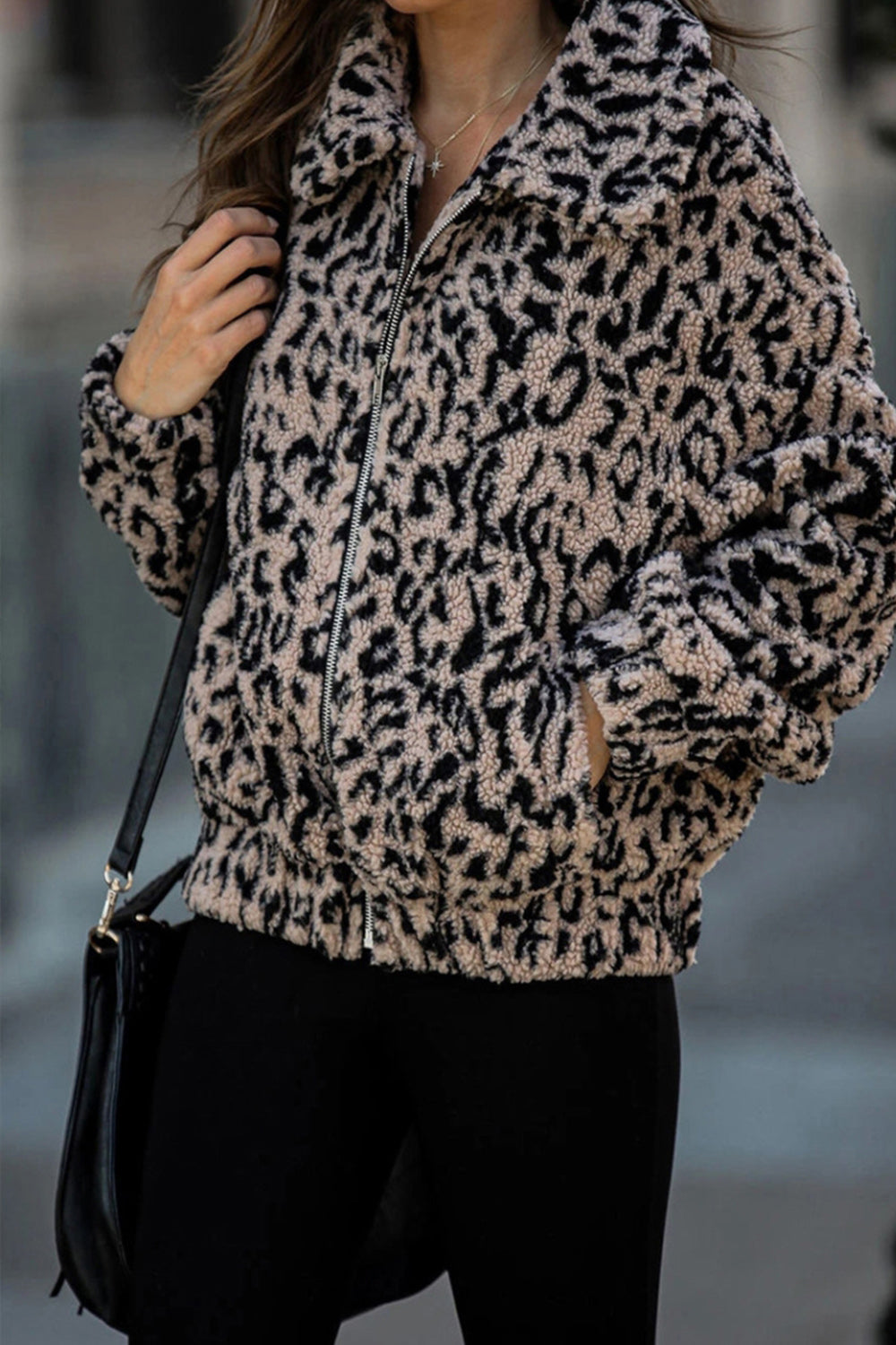 Karierter Plüschmantel mit Reißverschlusstasche und Revers