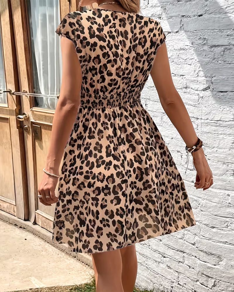 Ärmelloses Kleid mit Leopardenmuster und V-Ausschnitt