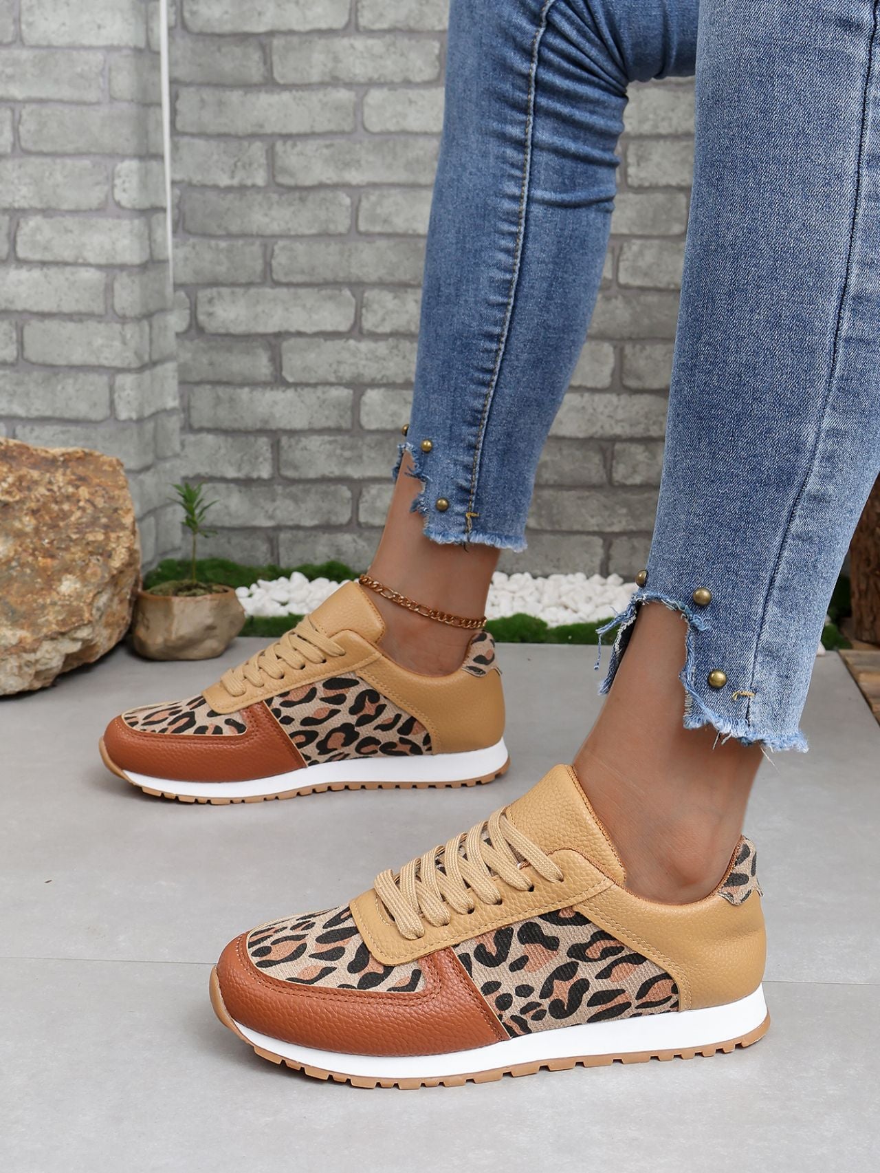 Lace-Up flat shoes with TPR Sole All-Season Leopard Print sneakers