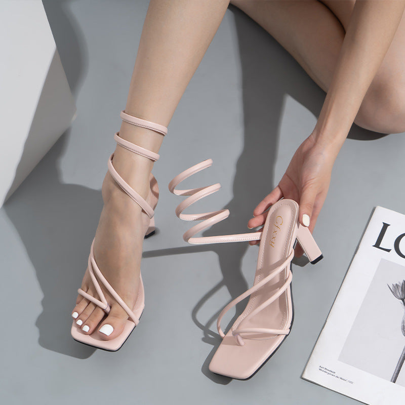 Umlaufende Flip-On-Stiletto-Sandalen