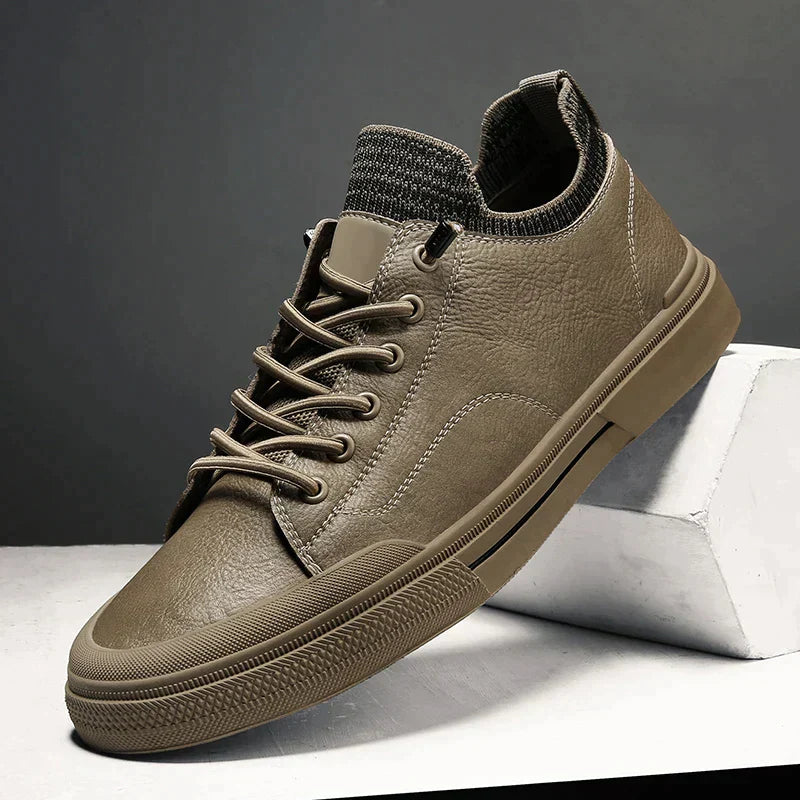 Trendige High-Top-Sneaker mit Kontrastdetails