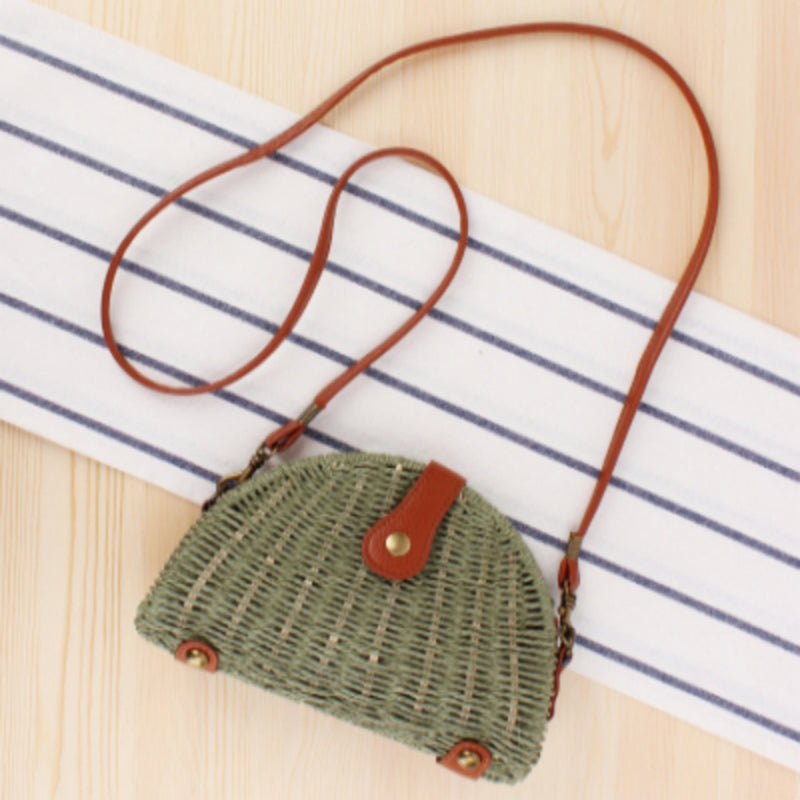 Vintage Halbrunde Strohtasche Armeegrün