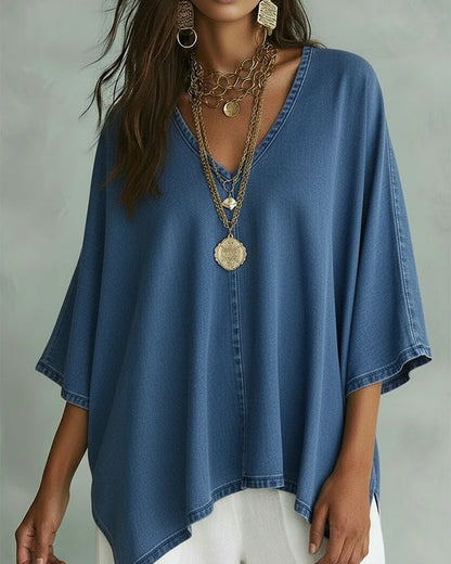 Bluse mit asymmetrischem V-Ausschnitt aus lockerem Denim
