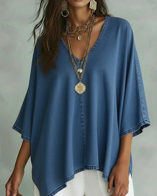 Bluse mit asymmetrischem V-Ausschnitt aus lockerem Denim
