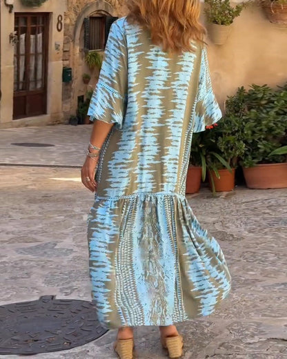 Kleid mit V-Ausschnitt Rüschen und Druck