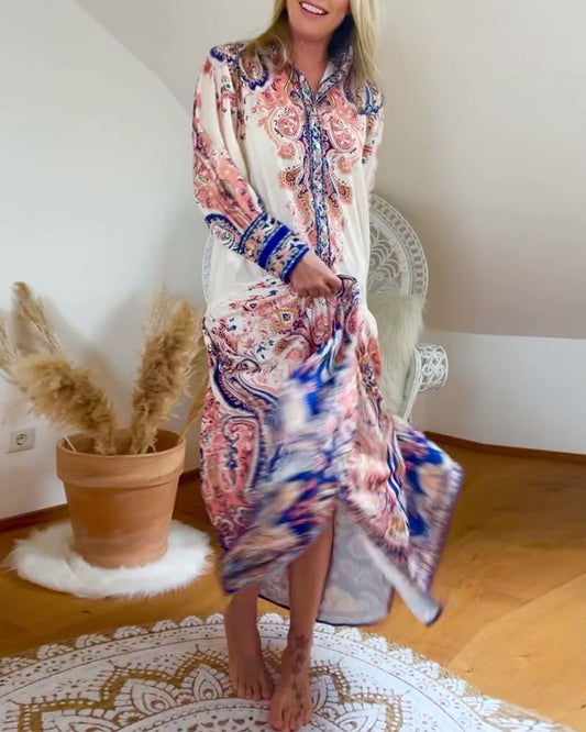 Sanftes kleid mit reversdruck