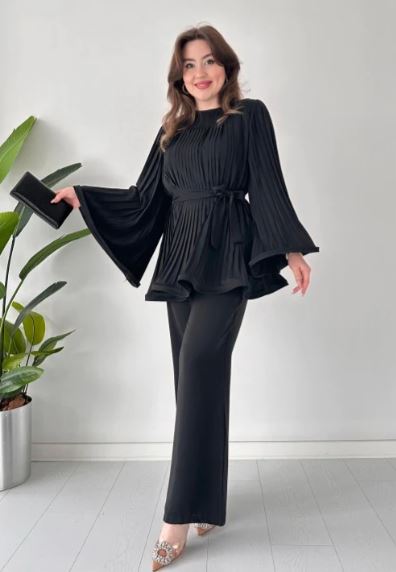 Elena – Elegance in Black Pleated Jumpsuit 