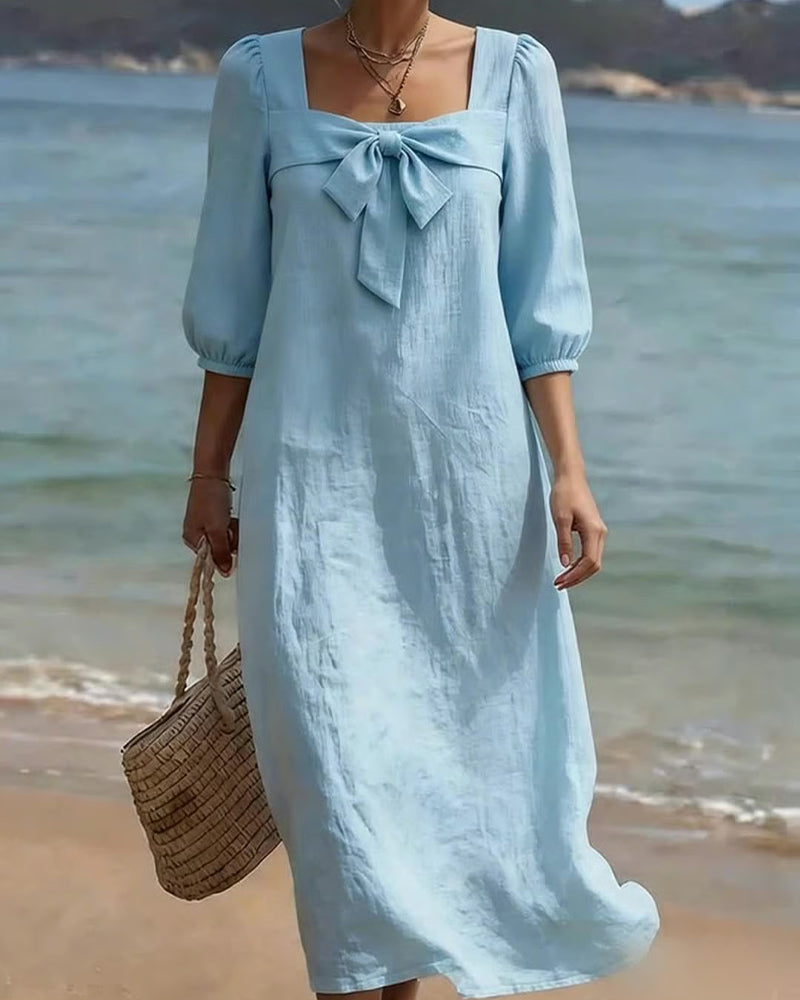 Kleid mit eckigem Ausschnitt und Schleife