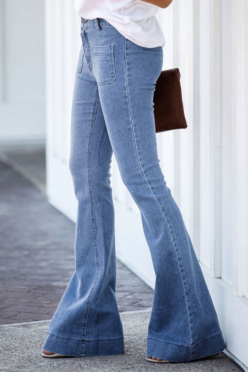 Verwaschene Bootcut-Jeans mit geradem Bein