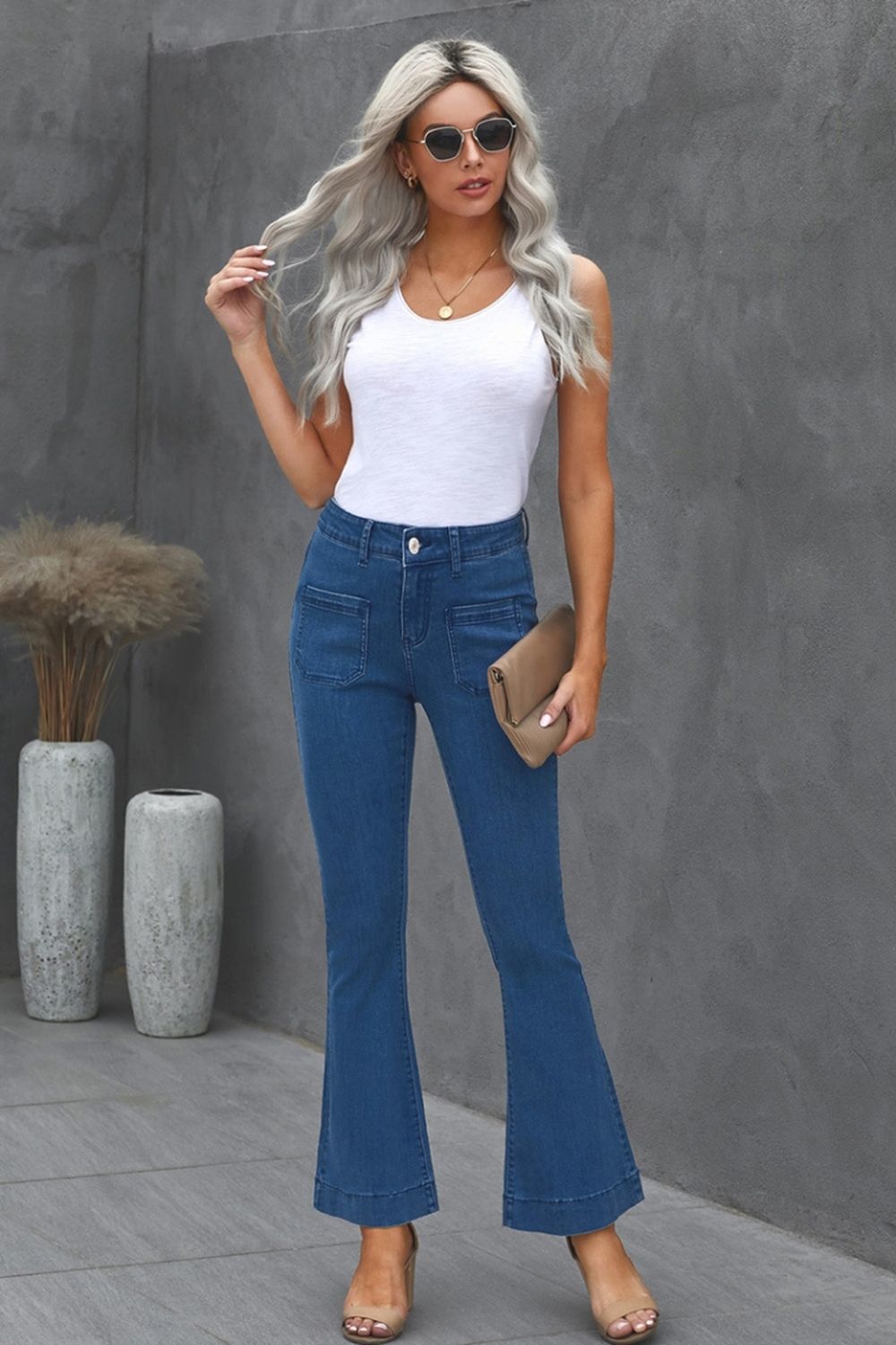 Verwaschene Bootcut-Jeans mit geradem Bein