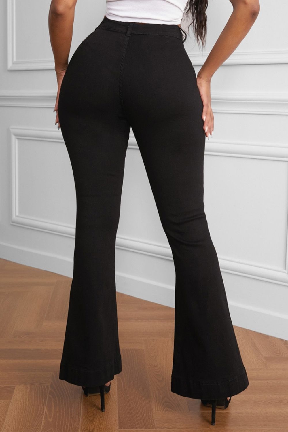 Verwaschene Bootcut-Jeans mit geradem Bein