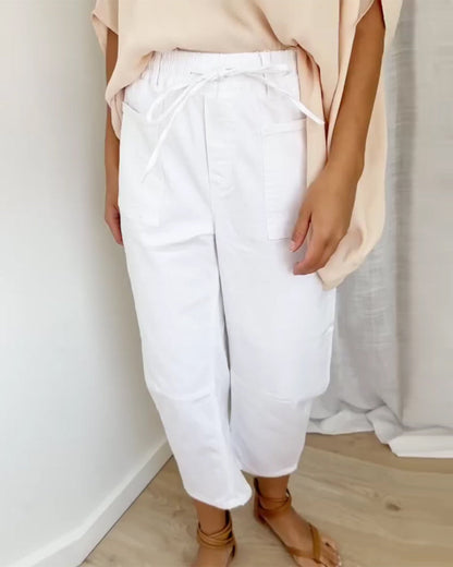 Jeans mit Taschen und verkürzter Länge