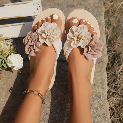 Beige Flip-Flops mit Blumenakzent - Emma