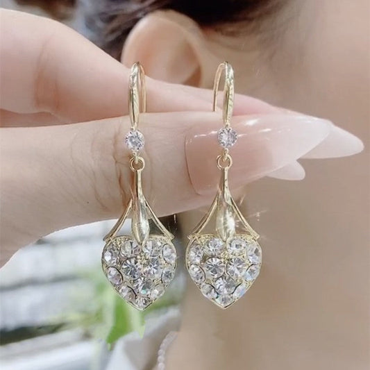 Herzförmige Diamant Ohrringe weiß