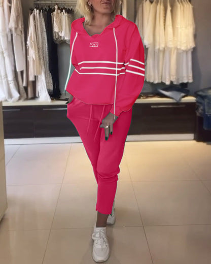 Lässiges kapuzenpullover-set mit streifenmuster