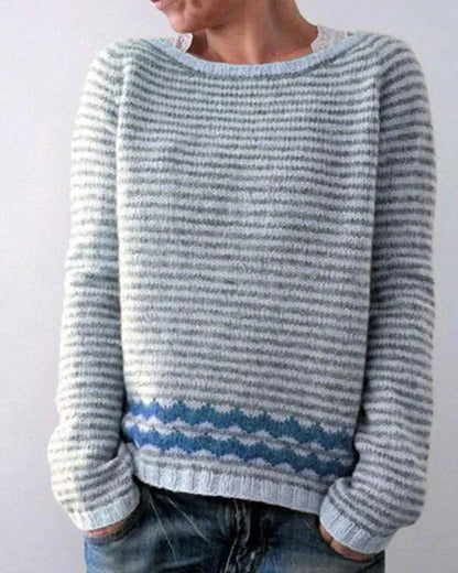 TrendPullover: Star border & charm accents