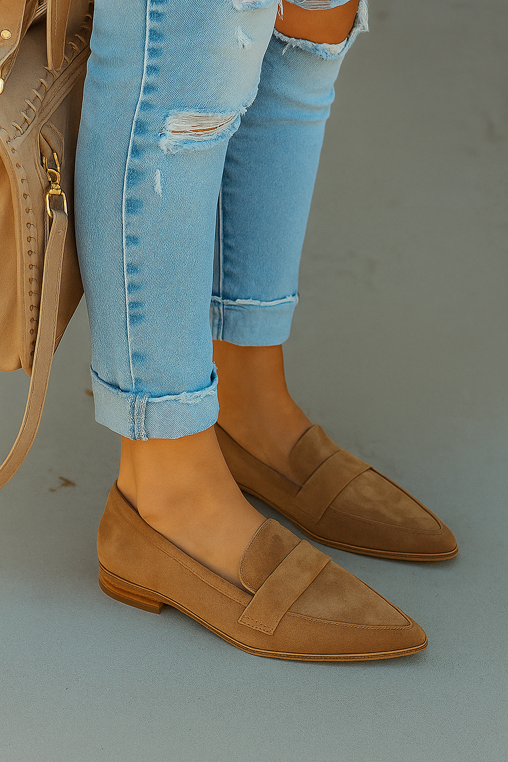 Preppy low-heeled pointed-toe suede shoes