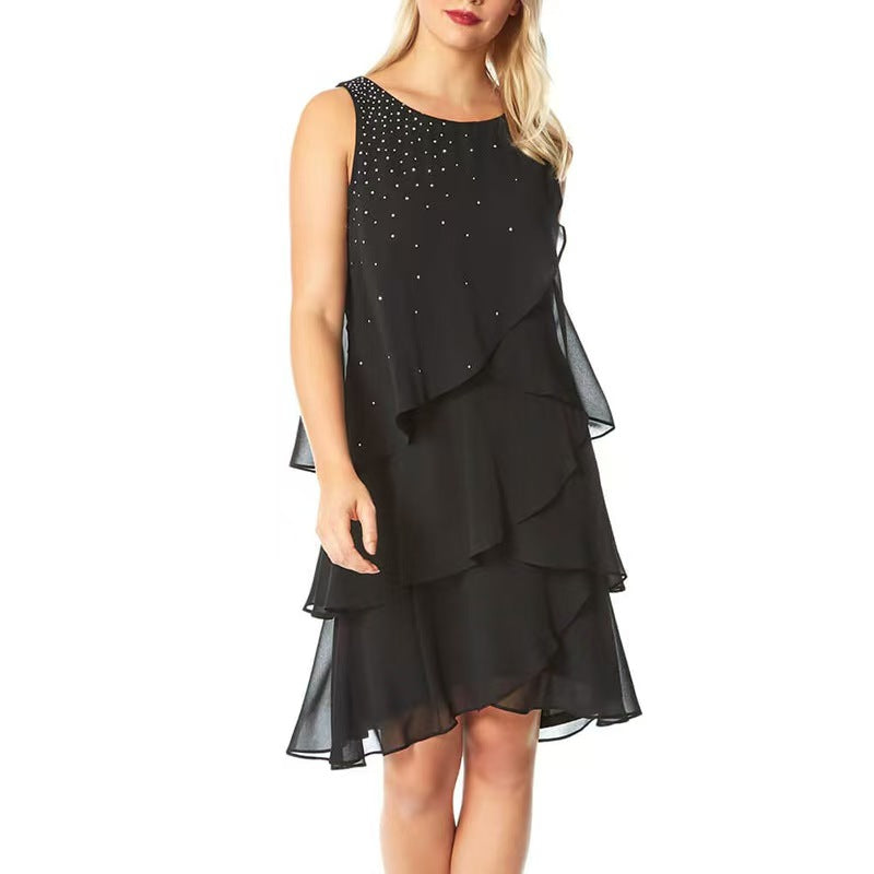 Ärmelloses Kleid mit Stufen und Strass