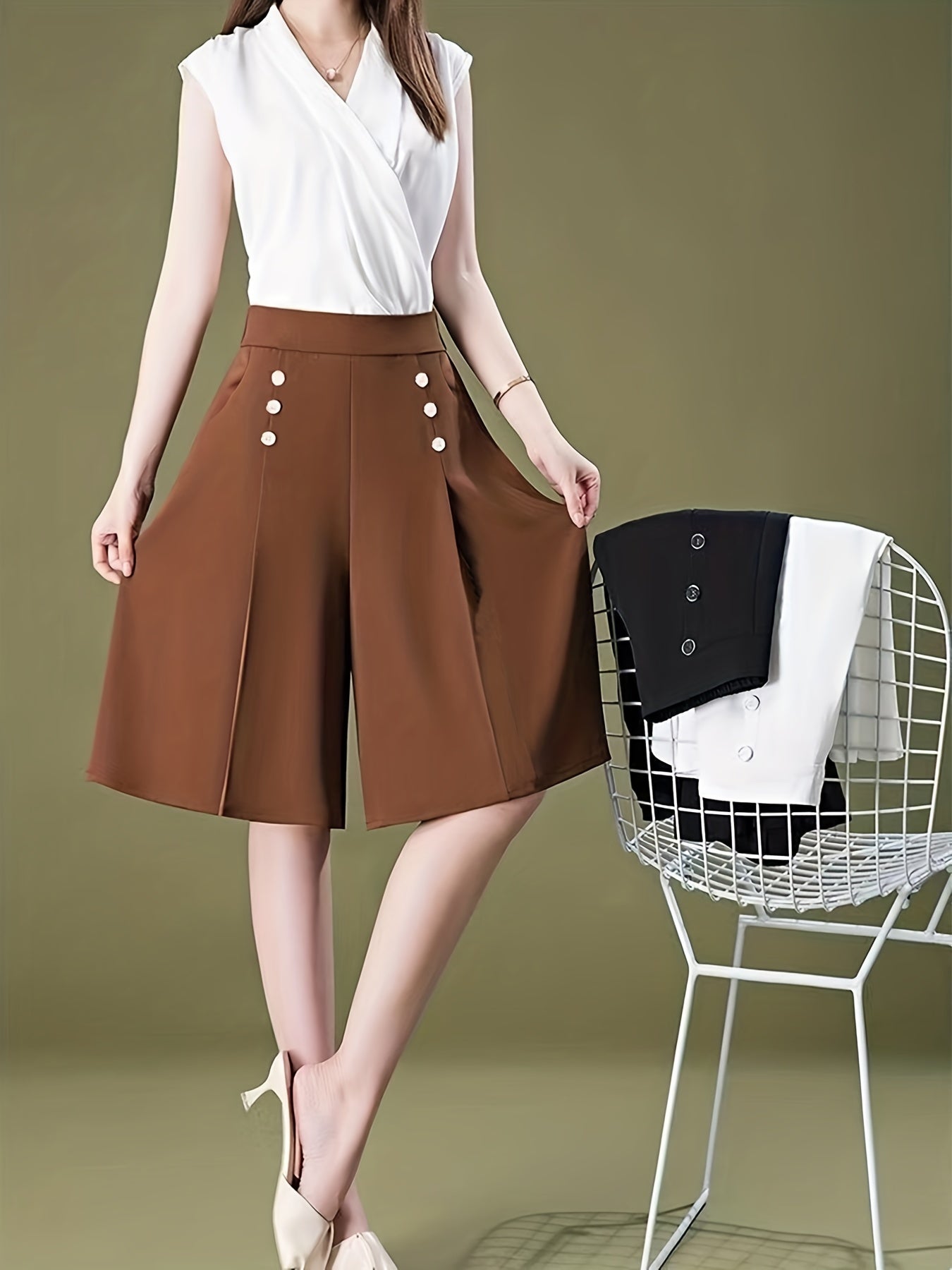 Elegant brown shorts with buttons - Nora