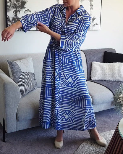 Lässiges Kleid mit geometrischem Muster zum Binden