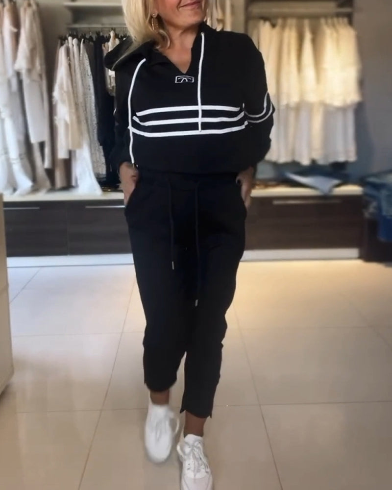 Lässiges kapuzenpullover-set mit streifenmuster