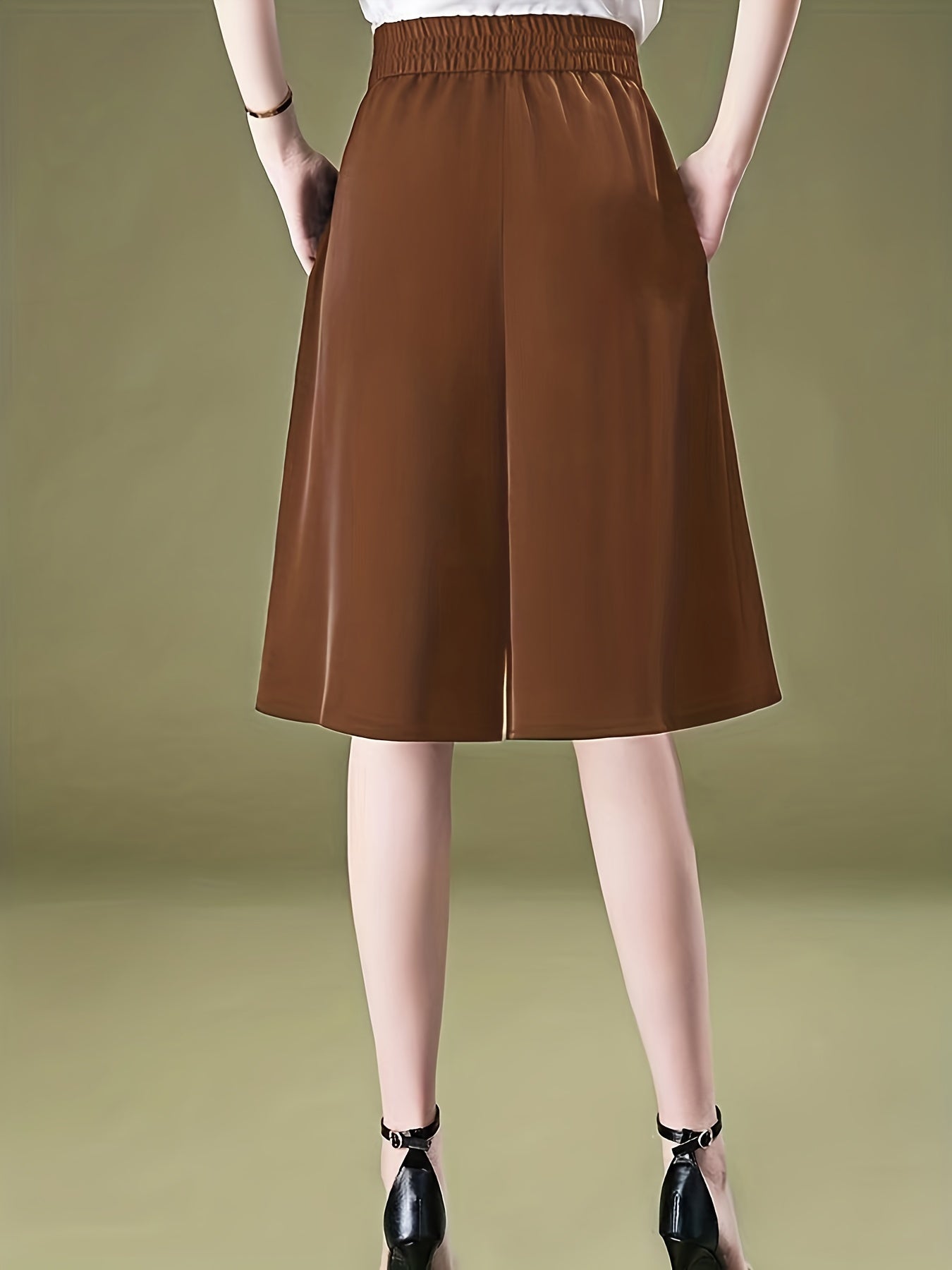 Elegant brown shorts with buttons - Nora