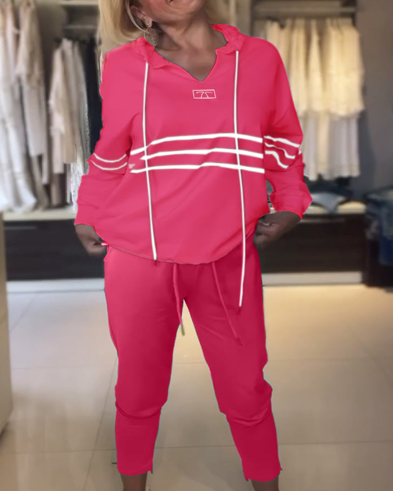 Lässiges kapuzenpullover-set mit streifenmuster