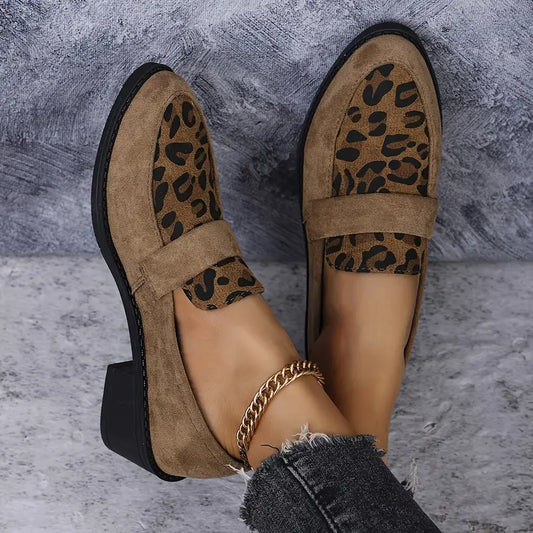 Retro British Leopard Print Pointed Toe Loafers