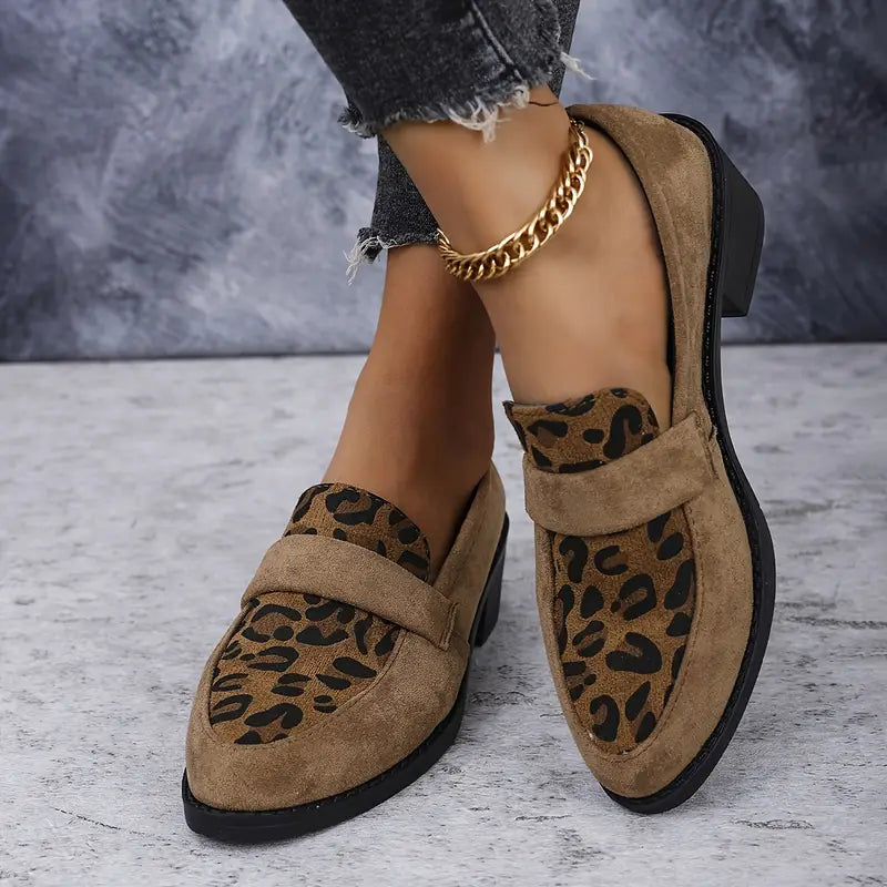 Retro British Leopard Print Pointed Toe Loafers