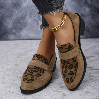 Retro British Leopard Print Pointed Toe Loafers