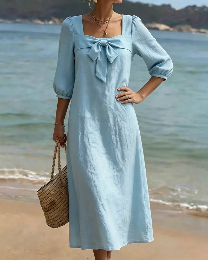 Kleid mit eckigem Ausschnitt und Schleife