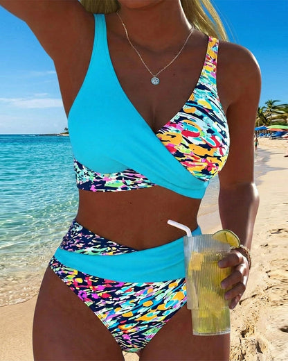 Bikini im BH-Stil mit gekreuzten Trägern