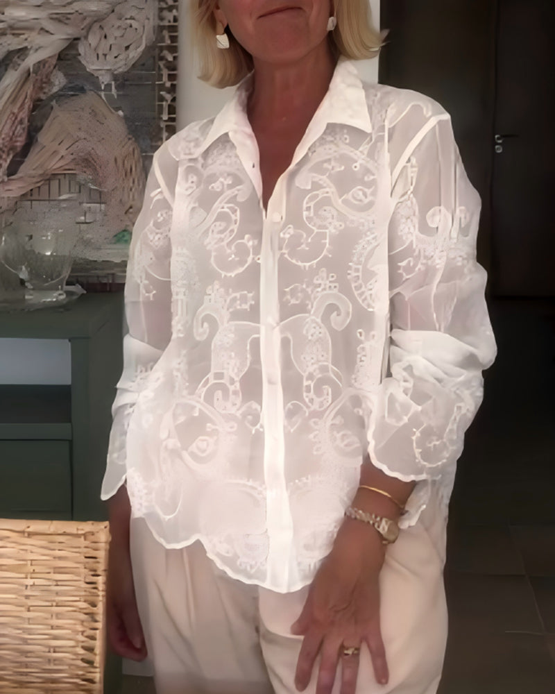 Hemd langärmlig mit Kragen bestickt