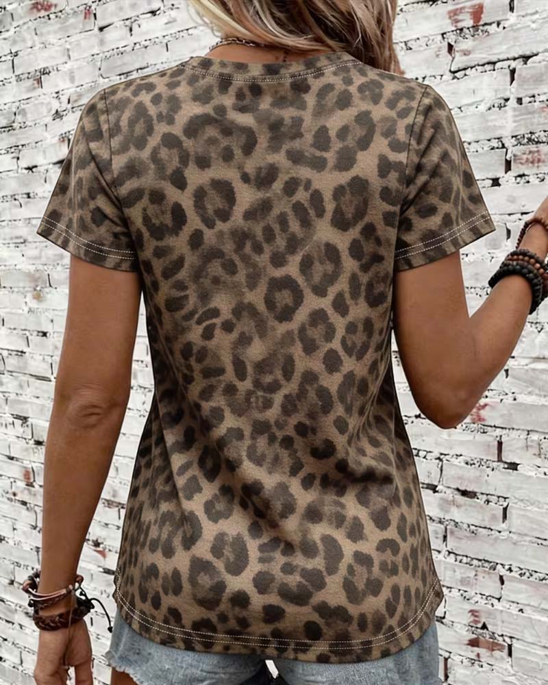 t-shirt rundhals leopardmuster slim-fit kurzarm