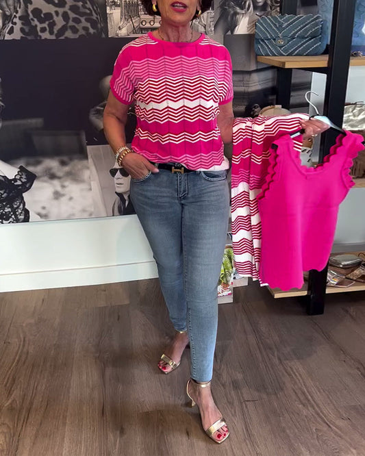 Pullover mit Rundhalsausschnitt und kurzen Ärmeln und Wellenmuster