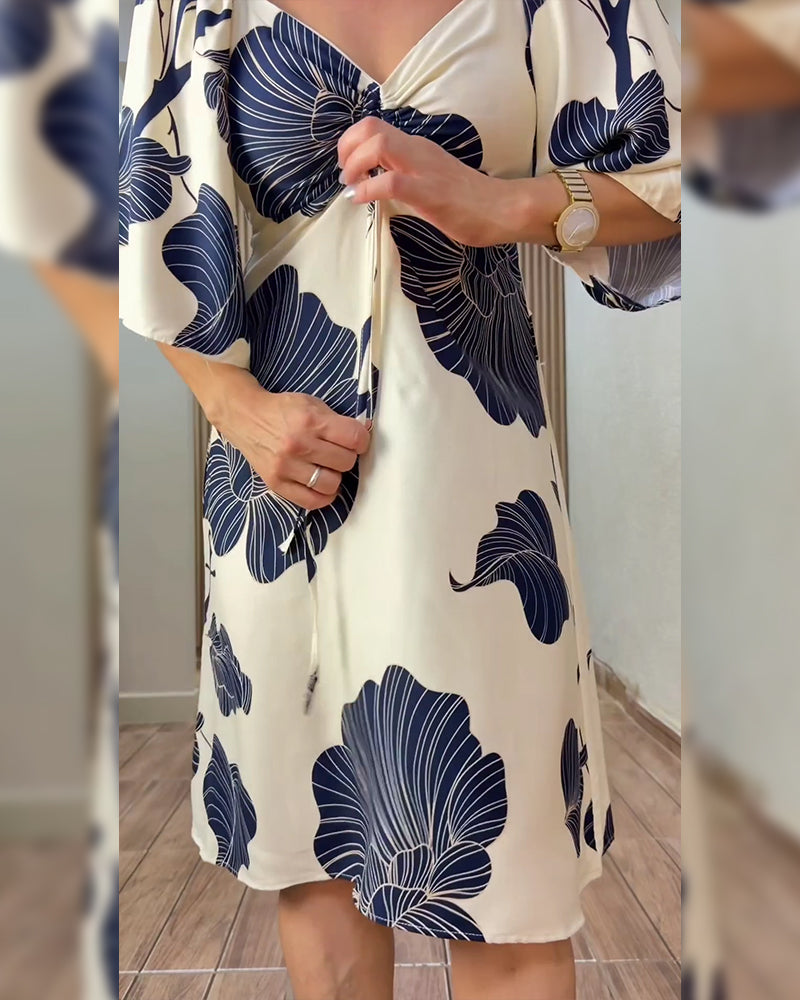 Kleid Blütenblattdruck V-Ausschnitt kurzer Ärmel