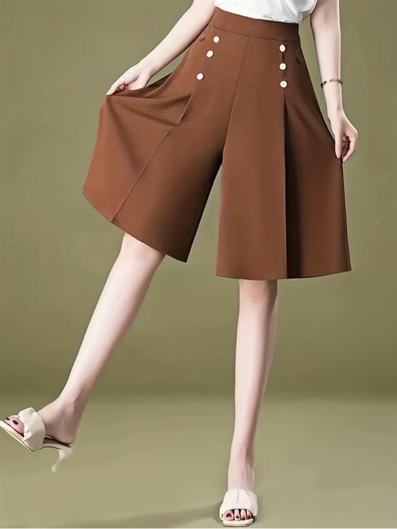 Elegant brown shorts with buttons - Nora