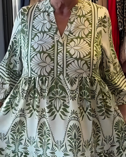 Kleid mit Blumenmuster und V-Ausschnitt