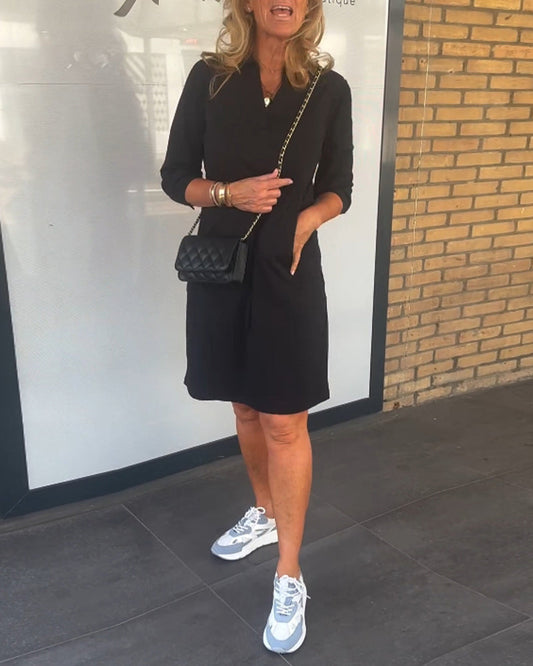 Lässiges kleid mit einfarbigen und dreiviertelärmeln