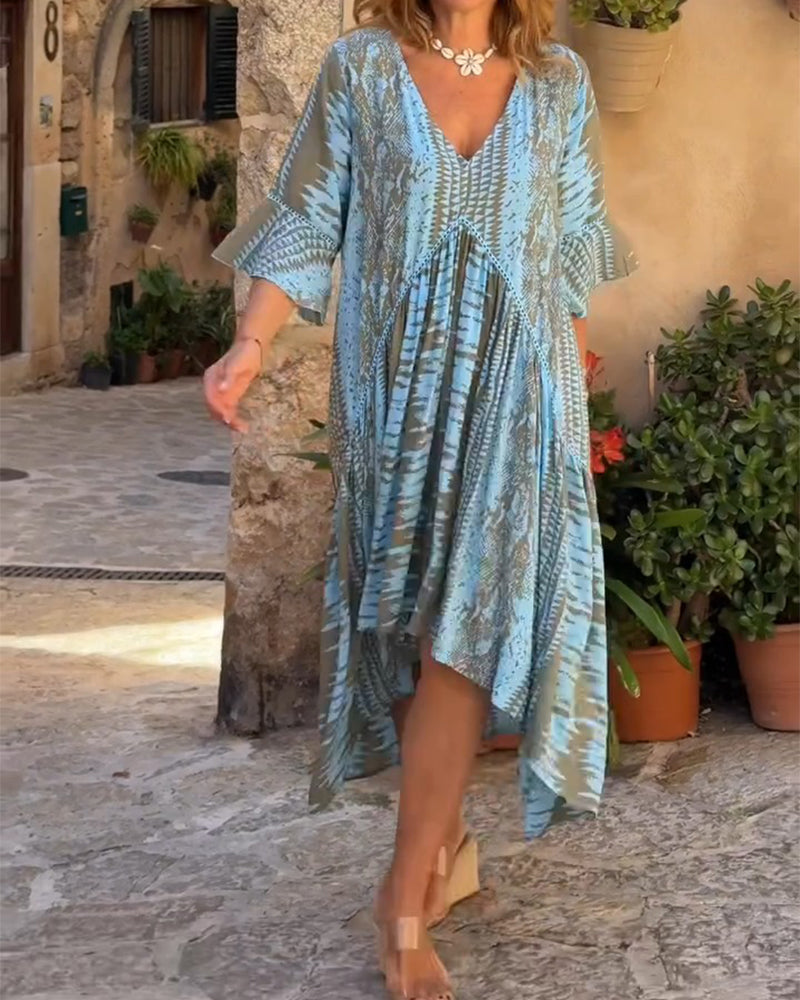 Kleid mit V-Ausschnitt Rüschen und Druck