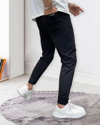 Hochelastische skinny-cargohose mit mehreren taschen für herren