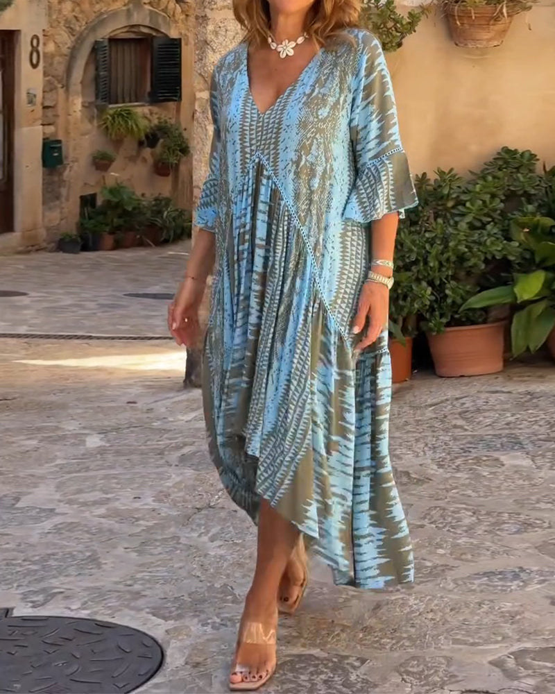 Kleid mit V-Ausschnitt Rüschen und Druck