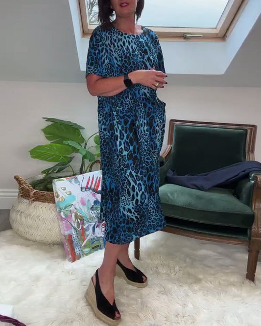 Lässiges Kurzarmkleid mit Rundhalsausschnitt und Leopardenmuster