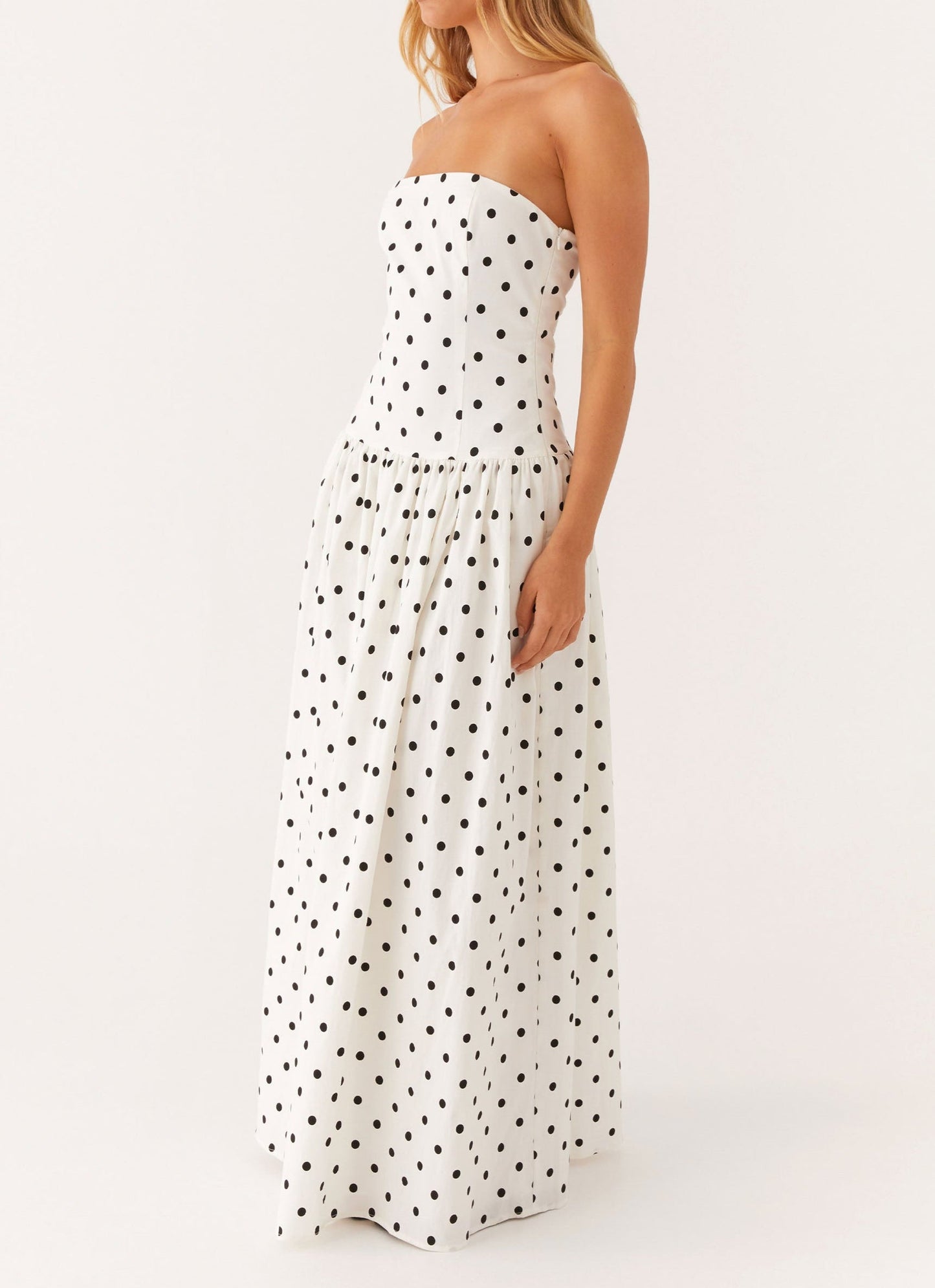 Jolanda Maxikleid – Weiße Polka Dots