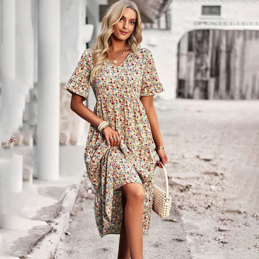 Lena – Playful summer dress in apricot with floral print