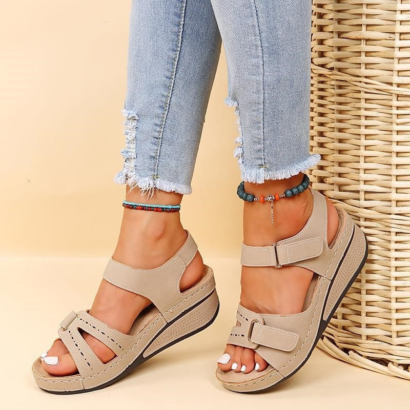 Bequeme und stilvolle orthopädische Sandalen