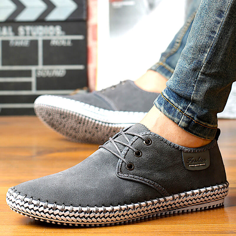 Men's sneakers with contrast stitching