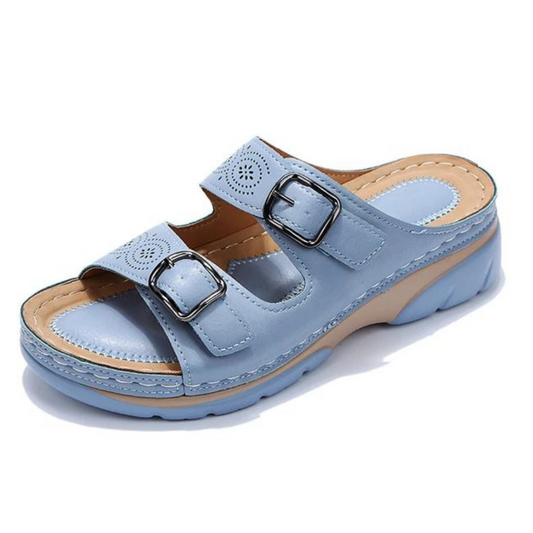 Lara Himmelblaue Laserschnitt-Slipper